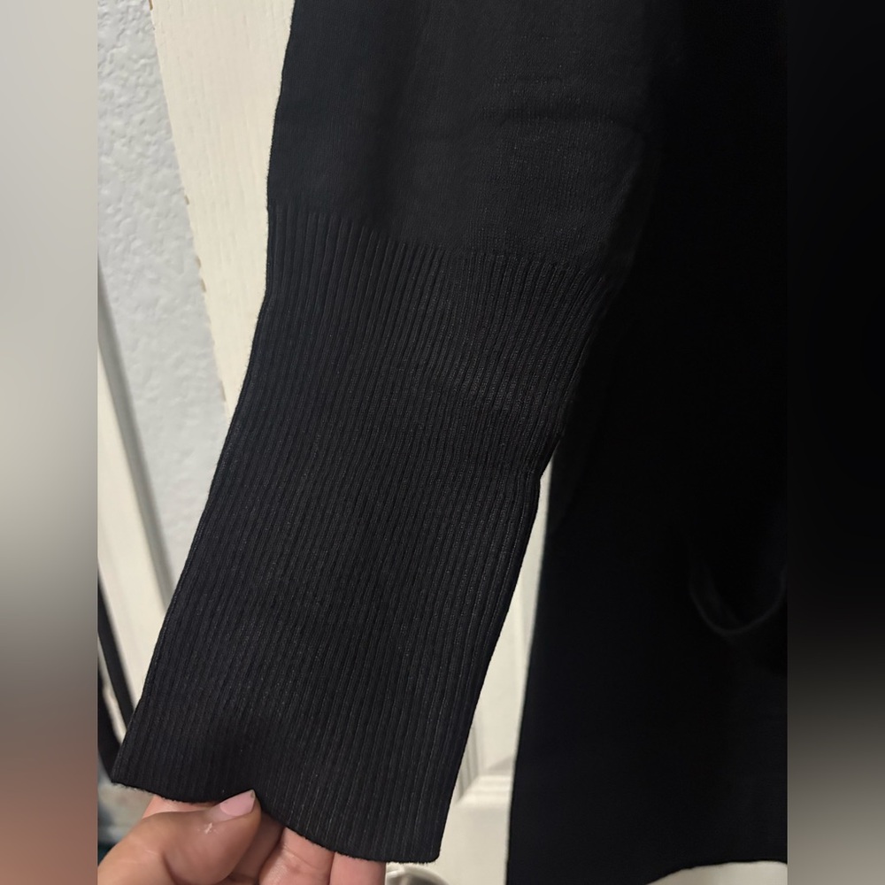 Black NIP Lightweight Sweater With Pockets - Picture 5 of 5